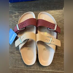 Birkenstock Women's Arizona Split Nubuck
Leather Maroon Sandals US5 EU36